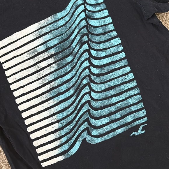 Hollister men’s small black t-shirt with white/aqua wave design in front - Picture 2 of 3